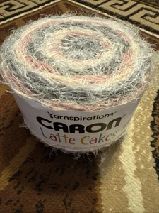 Hilo para pasteles con leche de caron de hilo de fresa flambe 8,8 oz 530 yardas Yarnspirations - Imagen 1 de 3