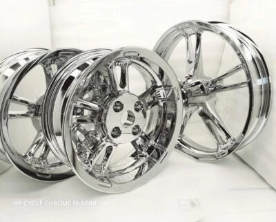 Llanta cromada Harley Tri Glide Trike Freewheeler FLRT 14-22 programa de intercambio Foto 1 de 4