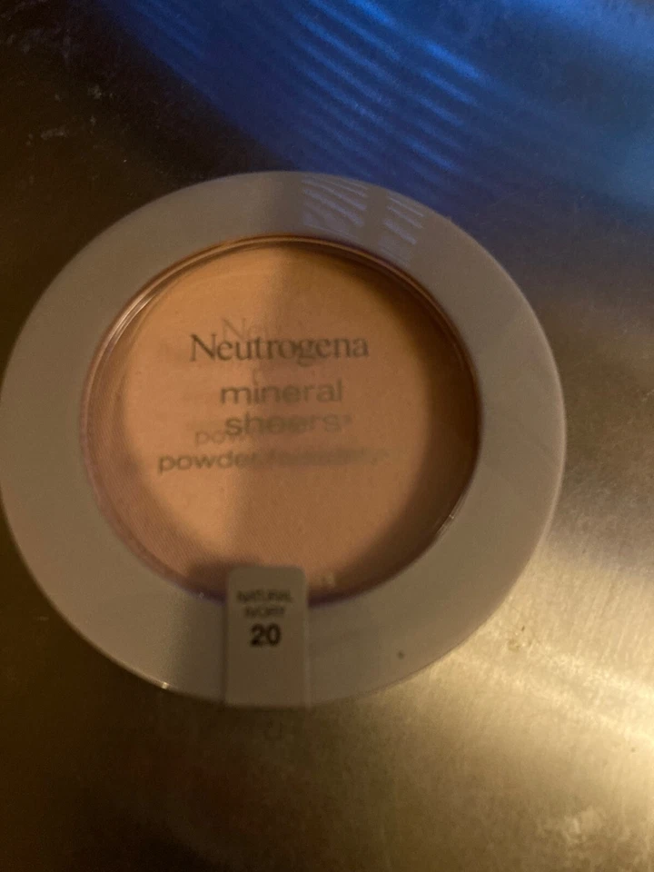 Neutrogena Mineral Sheers Powder Foundation # 20 NATURAL IVORY - Image 1 of 1