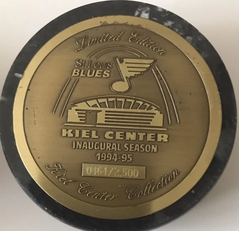 St. Louis Blue Kiel Center Inaugural Season Puck Paperweight 464/2500 Brett Hull Cover