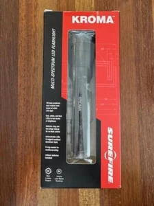 SureFire K2-BK-BL/RD Kroma rot, weiß & blau LED Taschenlampe neu im Karton - Bild 1 von 2