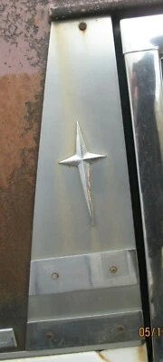 Cadillac Miller Meteor Funeral Coach 1970-1971 coche fúnebre moldura lateral derecha Foto 1 de 3