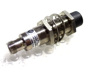 ALLEN BRADLEY 872C-D8NE18-D4 SER. C PROXIMITY SENSOR NEW - Picture 1 of 3