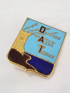 DISTINTIVO DAT DEFENDO AERE TERRAM AERONAUTICA AEREO AEROPORTO MILITARE AVIATION - Picture 1 of 4
