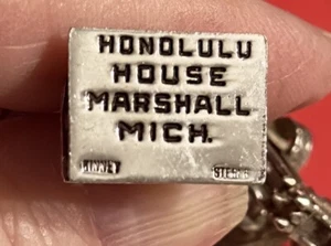 VTG Sterling Silver - House with Family (opens) Bracelet Charm - 2g - Picture 1 of 3