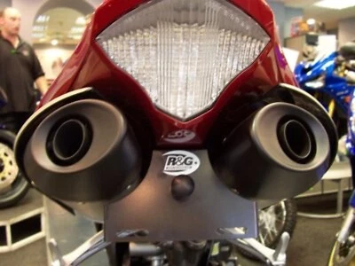 R&G PORTATARGA COMPATIBILE PER YAMAHA YZF-R1 SP 2006 LP0016BK NERO Foto 1 de 4