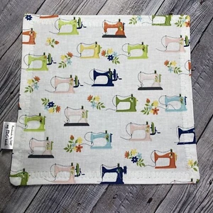 EDC HANK W/MICROFIBER BACK 8” - SEWING MACHINE MULTI COLORS WHITE HANDKERCHIEF - Foto 1 di 2