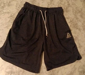 Pantalones cortos Reebok para mujer talla pequeña con cordón y bolsillos negros - Imagen 1 de 7
