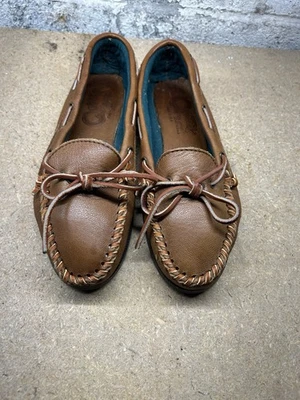 Mocassins femininos Quoddy costurados à mão couro marrom bronzeado tamanho 8,5 M - Imagem 1 de 4