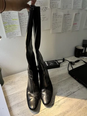 DKNY Black Leather High Heel Tall Boots – Made in Italy – Women’s Size 8 - Image 1 of 4