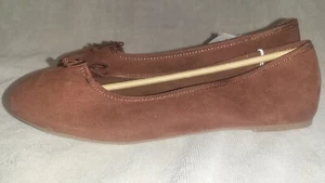 A New Day Mujer Janie Ballet Pisos Marrón Imitación Gamuza Talla: 10 Nuevo Con Etiquetas - Imagen 1 de 3