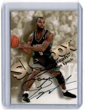 1998-99 SkyBox Premium Autographics B George Lynch Auto Vancouver Grizzlies #NNO