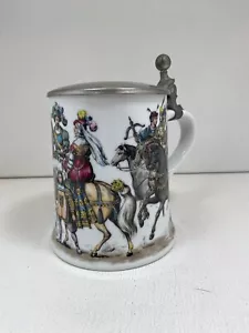 AK Kaiser Westdeutschland Porzellandeckel Bier Stein Tasse - Mittelalterlicher Hof - Bild 1 von 10