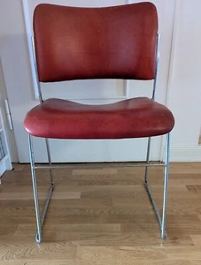 Sechs Esszimmer Lederstühle Farbe rot, Lehne 77cm hoch, 45 cm tief, 44 cm breit - Bild 1 von 3