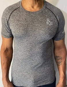 Hochwertiges graues Stretch Feuchtigkeit Dochtshirt 90% Polyester 10% Sandex - Bild 1 von 1