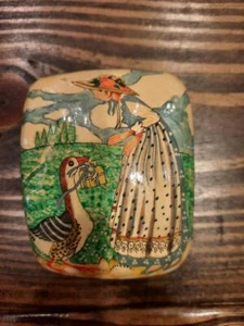 Hand Painted Lacquer Snuff Box Girl and Goose - Picture 1 of 11