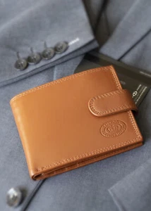 Men's Smooth Leather Wallet with Multiple Card Storage & Luxury Finish - Picture 1 of 11