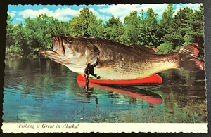 HUGE GIANT FISH ON FISHERMAN BOAT: FISHING IN ALASKA POSTCARD. Great. Unused Joe - Picture 1 of 2