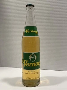 VINTAGE 1978 VERNORS GINGER ALE 1 Pint FULL BOTTLE W CAP DETROIT MICHIGAN - Foto 1 di 8