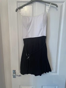 Great condition Guess Womens Dress Black White Belt. Size XL party cocktail  - Picture 1 of 6