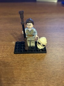 LEGO minifigure Rey in Tan Robes sw0677 Star Wars 75099 w/ head wrap And Staff