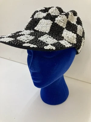 Genial patrón de tablero de cuadros vintage de lentejuelas en blanco y negro. Hecho a mano en Indonesia Foto 1 de 4