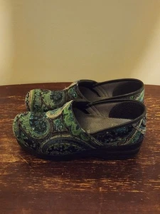 Zuecos cómodos DANSKO/Vegano multicolor verde cachemira tapiz ~ talla 39/8,5 EE. UU. - Imagen 1 de 6