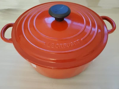 Horno holandés redondo de hierro fundido esmaltado Le Creuset #26 ~ 5 1/2 cuartos de galón rojo cerise ~ nuevo sin caja Foto 1 de 4