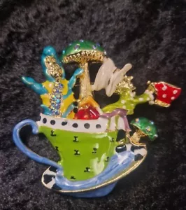 Alice In Wonderland Mad Hatters Tea Party Enamel Large Brooch Deco Style Gift  - Picture 1 of 2