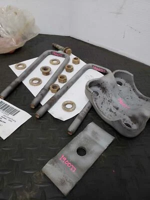 Chevy Silverado 2500 Chevrolet LH PLACAS TRASERAS Y PERNOS EN U 2002 Foto 1 de 4