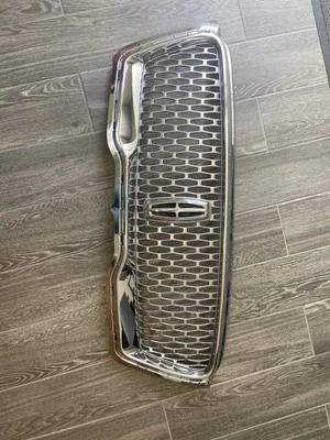 Lincoln MKC 2018 2019 2020 2021 rejilla superior de malla cromada OEM Foto 1 de 4