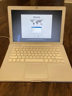 2008 Apple MacBook 3GB RAM / 13" WiF 160GB W/Lion OSx Excellent 💻 Retro  A1181 - Image 1 of 4