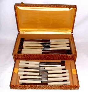 Inox Messerkasten ~ 13 Fleischmesser + 11 Buttermesser ~ mit Kunststoffgriffen - Bild 1 von 4