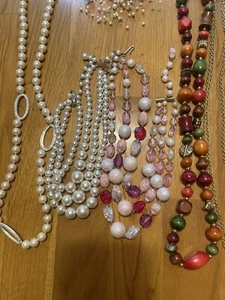 7 Vintage Necklaces. Faux Pearl, chain, beads and more. One signed Liz and Co. - Picture 1 of 7
