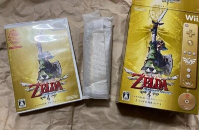 Wii Gold Remote ZELDA Skyward Sword 25th Special Edition Disc Controller Boxed - Image 1 of 4