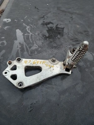 87 铃木 GSXR750 GSXR 1100 W 前右 RIDER 脚垫安装支架 — 第 1/4 张图片