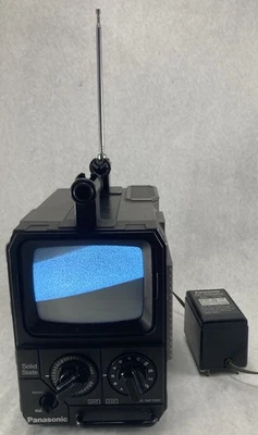 VINTAGE 1977 PANASONIC SOLID STATE PORTABLE 5" B&W TELEVISION MODEL TR-555 WORKS - Image 1 of 4