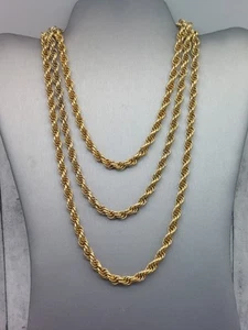 Cadena de cuerda aleta texturizada tono dorado Monet retro firmada 52 pulgadas mostrada triple - Imagen 1 de 9