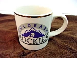 VINTAGE COLORADO ROCKIES STEINGUT KAFFEEBECHER MIT GOLDRAND NEUWERTIG - Bild 1 von 2