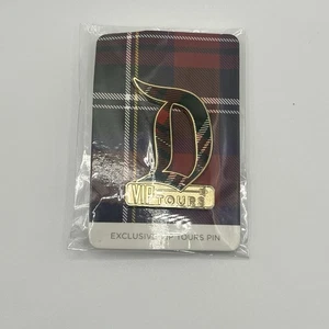 Disneyland VIP Tours Exclusive Pin Collectible Vintage Mickey Mouse Quilt Design - Picture 1 of 6
