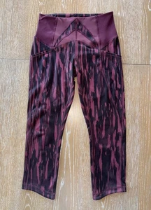 $88 LULULEMON Exquisite Crop Leggings Burgundy Black Painted Animal W6G61S GUC 8 - Picture 1 of 18