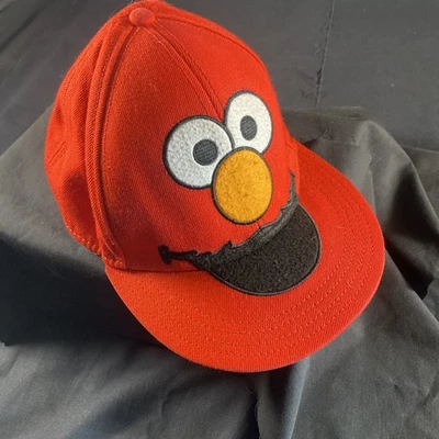 Gorra de béisbol vintage Elmo cara grande ala plana talla 7 1/4 mezcla de pared Foto 1 de 4