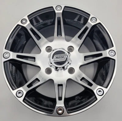 UMA VENDA ARO - Roda traseira Moose 387M 12X8 4/110 2+6 (387M) arranhada - Imagem 1 de 2