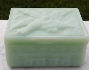 Vintage FENTON Green SATIN GLASS BOX w Lid ART DECO Birds Rectangular Opalescent - Picture 1 of 12