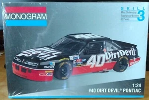 1994 #40 Kenny Wallace Dirt Devil Pontiac by Monogram in 1/24 Scale - Picture 1 of 4