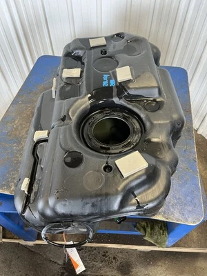 20-23 CHRYSLER VOYAGER FUEL GAS TANK 19 GALLON - Image 1 of 4