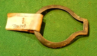 Оригинальная усиливающая пластина крышки топливного бака для седана Triumph Stag 2000 новая из старых запасов - Изображение 1 из 2