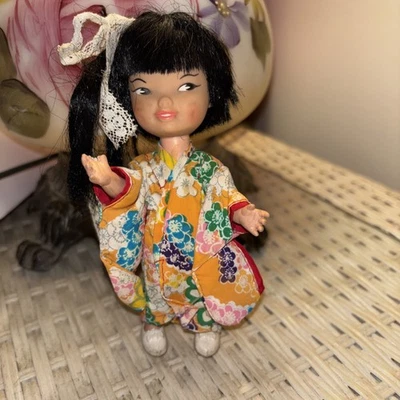 Muñeca asiática vintage Remco Jan en vestido kimono años 60 pelo negro Foto 1 de 4