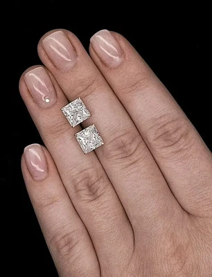 Серьги-гвоздики из белого золота 14 карат с лабораторно созданными бриллиантами огранки принцессы 7 мм 3 карата - Изображение 1 из 4