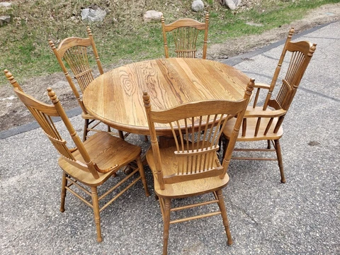 A-America vintage Dining Chairs Slatback Oak 1990 Set of 5 with Table Leaf Cover